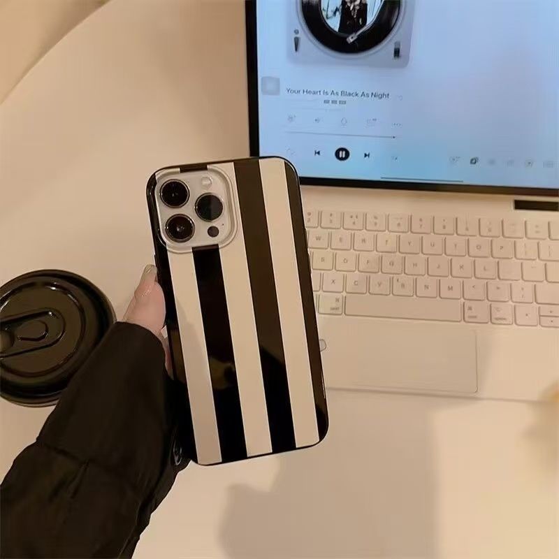 Small Niche Fresh Art Design W - Phone Cases Black recensie en prijs